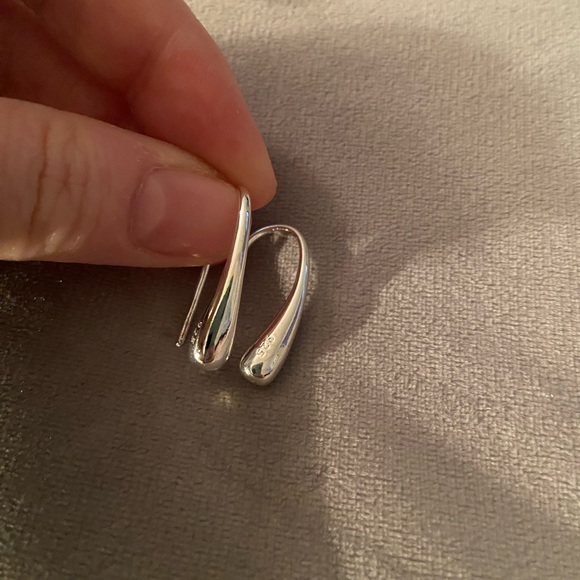 Ladies 4 piece matching jewelry set.  Silver with Rhodium Coating - Picture 2 of 5